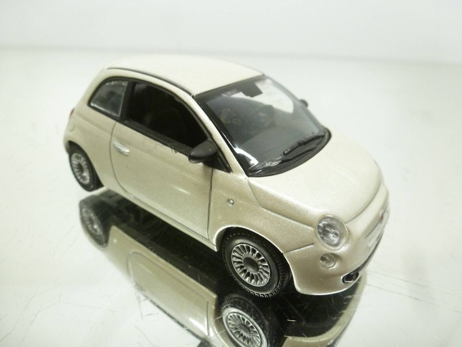Foto 6 van NOREV FIAT 500 - PEARL WHITE  1:43 - GOOD CONDITION - 215