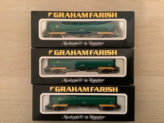Graham Farish N Gauge 100 Ton Tea Wagons BP LIVERY