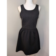 Everly sleeveless little black quilted dress sz lg