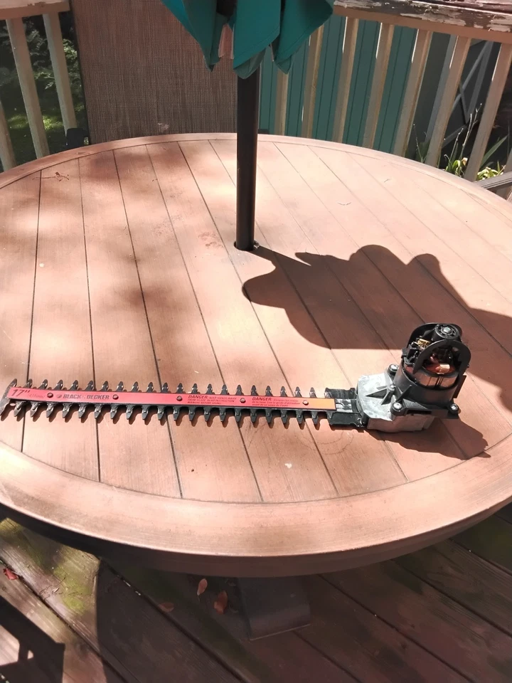 BLACK+DECKER ELEC HEDGER MOTOR & BLADE- DEGREASED & CLEANED! SAVE NOW - Image 2 of 4