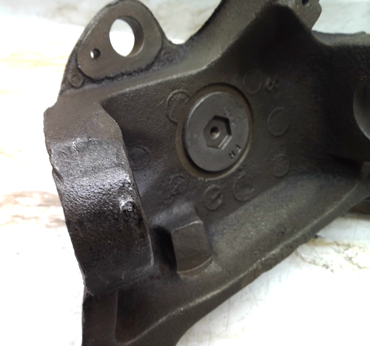 F81A-3105-BG 99 to 04 F250 2 wd Front Steering Knuckle Spindle