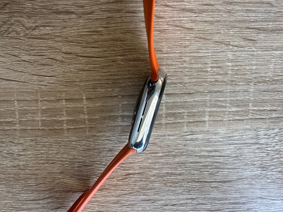 Apple Watch Serie 6 Hermes 44 mm Plateado Inoxidable con 3 Bandas (Cuero y Goma) Foto 3 de 4