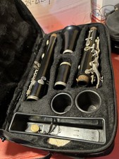 STUDENT Clarinet With black hard case. AS IS.