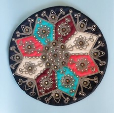 CUSCINO ROTONDO, RICAMATO CON SPECCHIETTI STOFFA Ø 40cm 