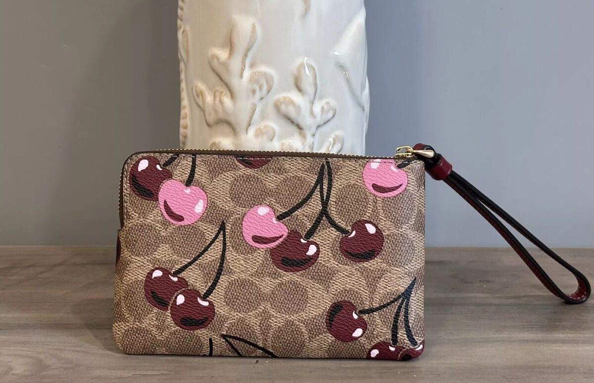 COACH CZ450 Corner Zip Wristlet Signature Canvas With Cherry COACH CZ450 Corner Zip Wristlet Signature Canvas With Cherry