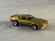 Hot Wheels 1971 Ford Mustang Mach 1 2014 50th Anniversary Mustang Gold 5sps