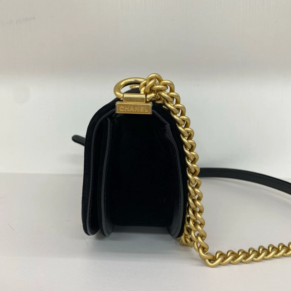 Bolso Bandolera Chanel Mini Leboy Saddle 18 cm Negro Dorado Terciopelo Chip Hombro Foto 3 de 4