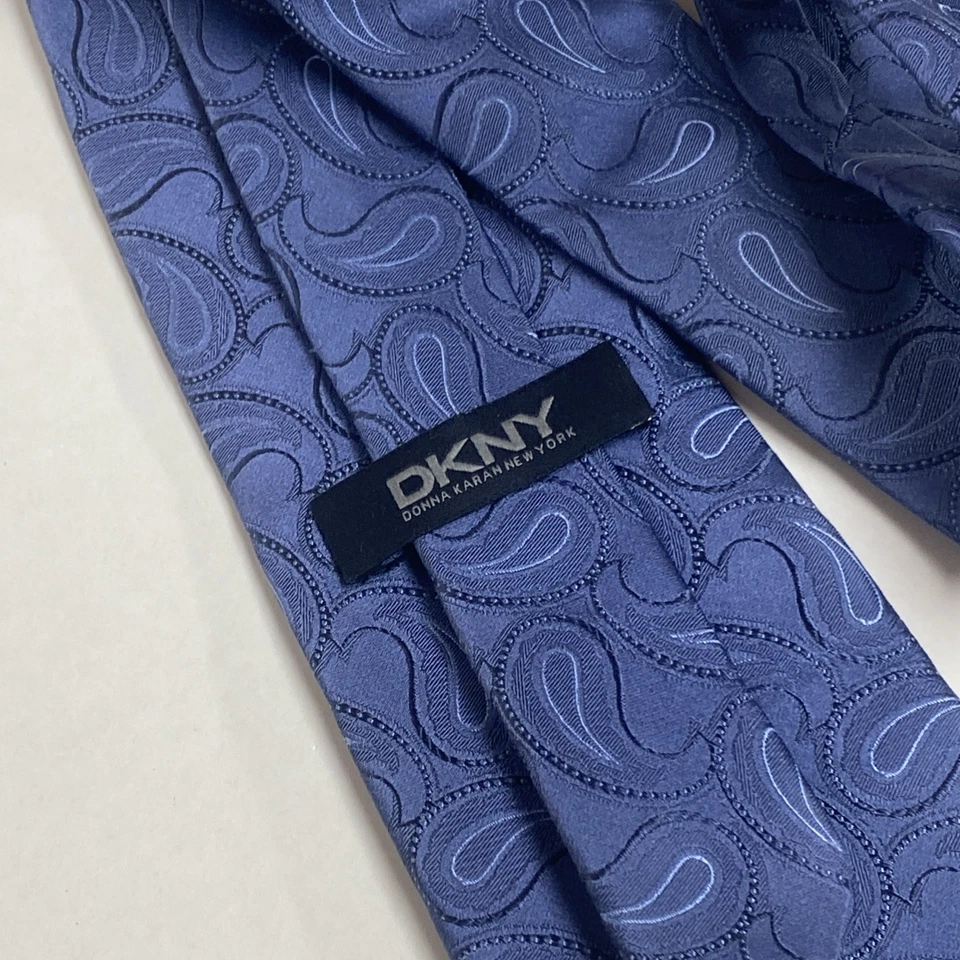 Corbata de cuello DKNY Designer 100 % seda azul cachemira 3,6 ancho 60 largo usada en excelente estado.  B3 Foto 3 de 4