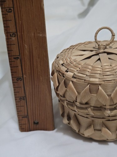 Beautiful Vintage Mi'kmaq Native Basket - Picture 4 of 9