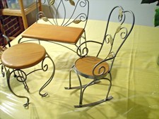 MINIATURE HOME ACCENT MEUBLE DÉCO SET - TABLE - FAUTEUIL À BASCULE - BANQUETTE