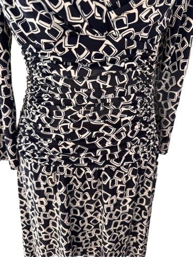 DRESS BARN V-Neck Ladies Size 8 Dress Poly Stretch Fully Lined Y2K Fit N Flare - Picture 2 of 19