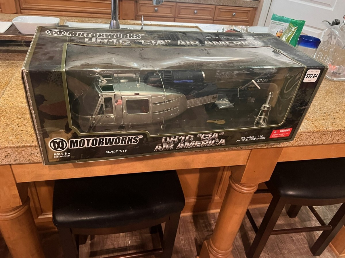 絶版!! 1/18 21st ヒューイ UH-1C ヘリコプター(CIA)モデル 1:18 Ultimate Soldier 21st Vietnam War CIA Air America Huey
