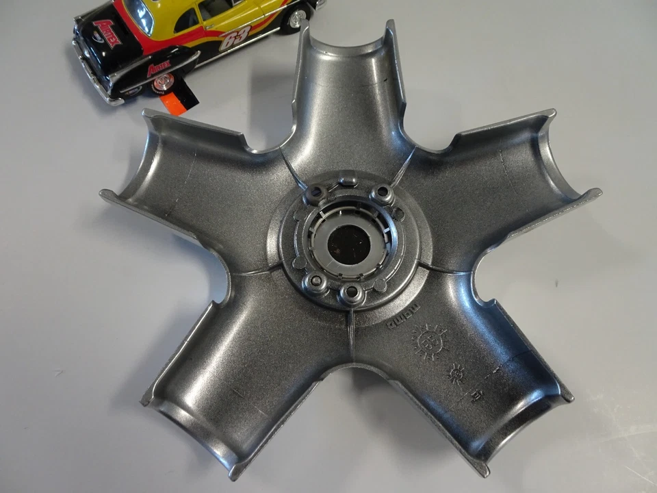 Nova tampa central de roda MOMO prata personalizada 15" # 4568541113 - Imagem 3 de 4