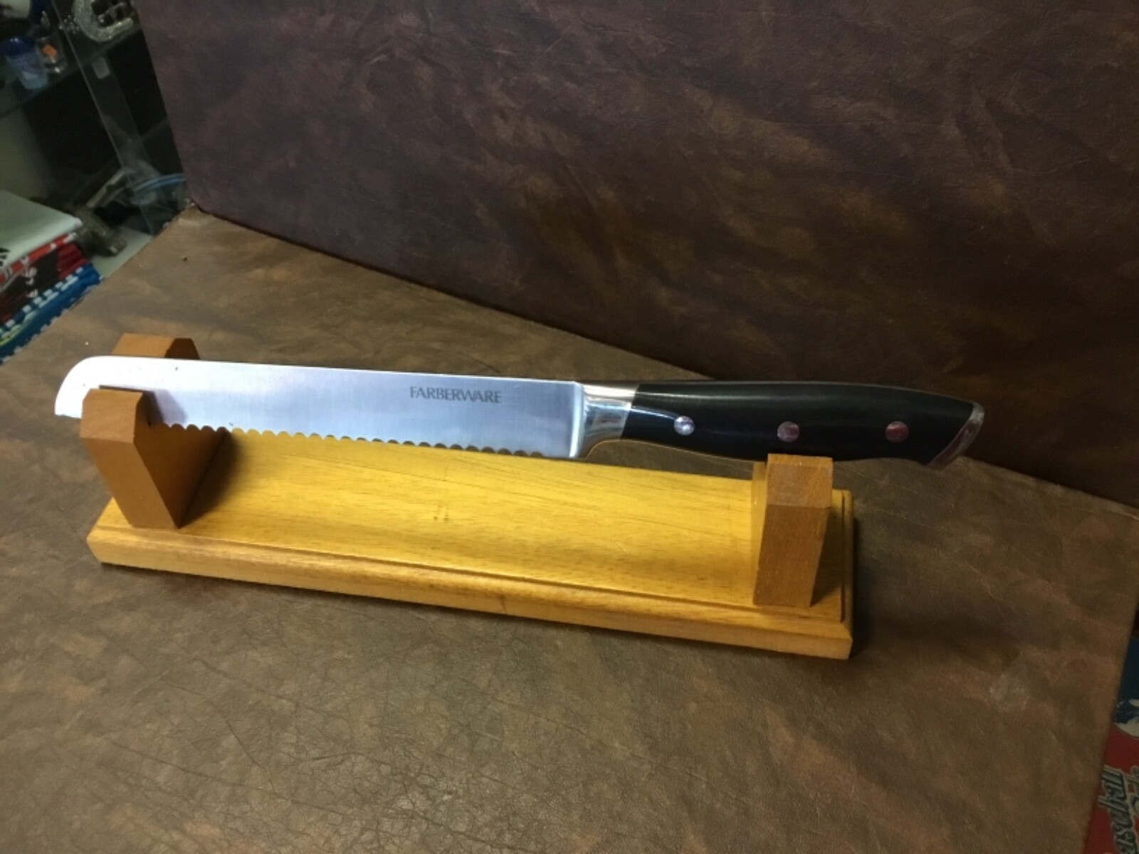 FARBERWARE  SERRATED UTILITY KNIFE  8" LOT-E