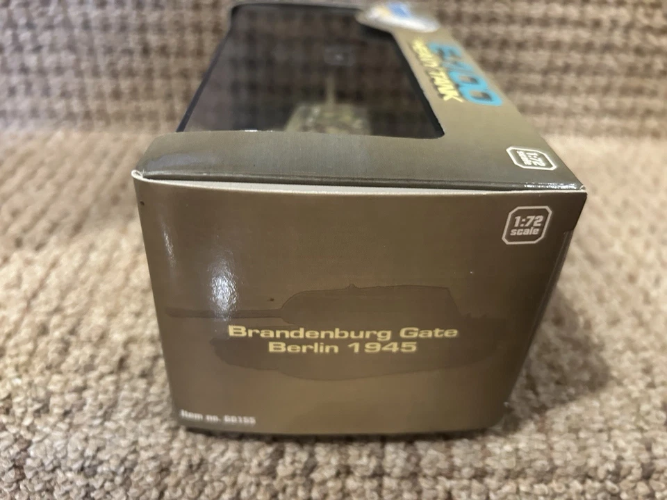 Dragon Armor 1:72 E-100 Heavy Tank, Brandenburg Gate, Berlin 1945, No. 60155 - Image 4 of 4