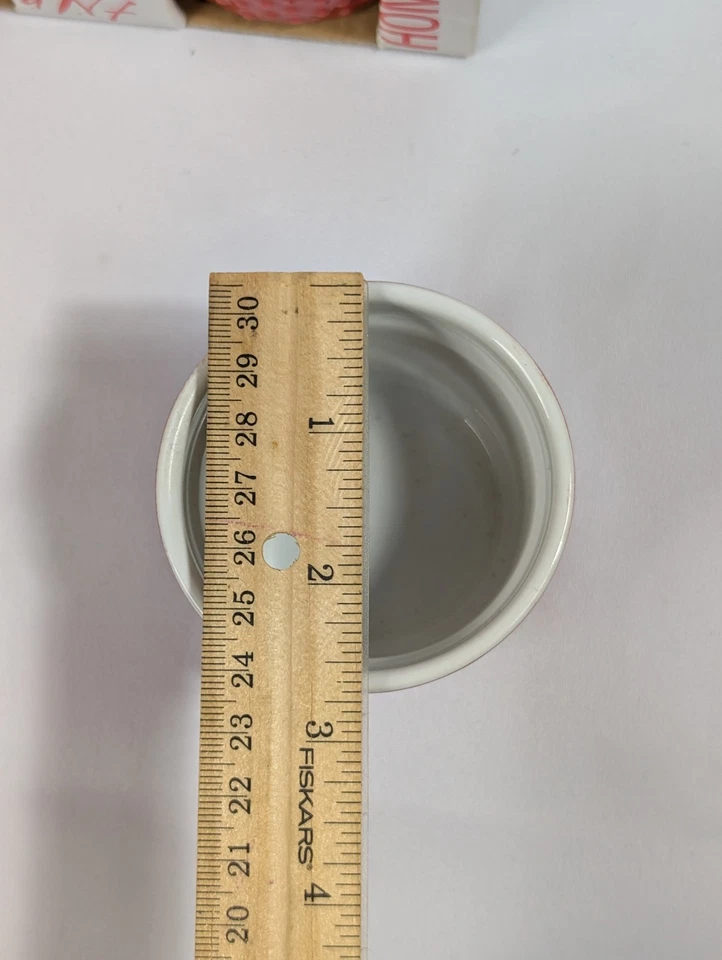 Juego de 6 mini cuencos de porcelana Ramekin Home Essentials & Beyond Red Hobnail Foto 3 de 4