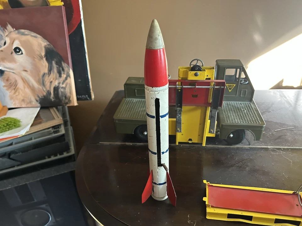 Vintage Nylint No 2800 GUIDED MISSILE CARRIER w/Launch Platform Traveloader - Image 2 of 4