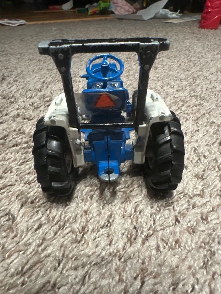 Tractor utilitario Ford 1710 azul vintage de metal Ertl escala 1/16 Foto 4 de 4