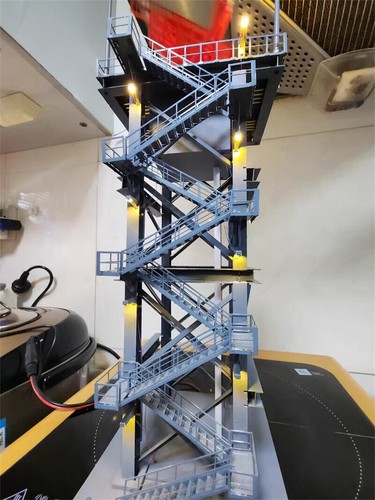 1/72 Fuerza Aérea Radar Torre Metal Luz LED Giratoria Escena Escala Metal Modelo Set - Imagen 16 de 23