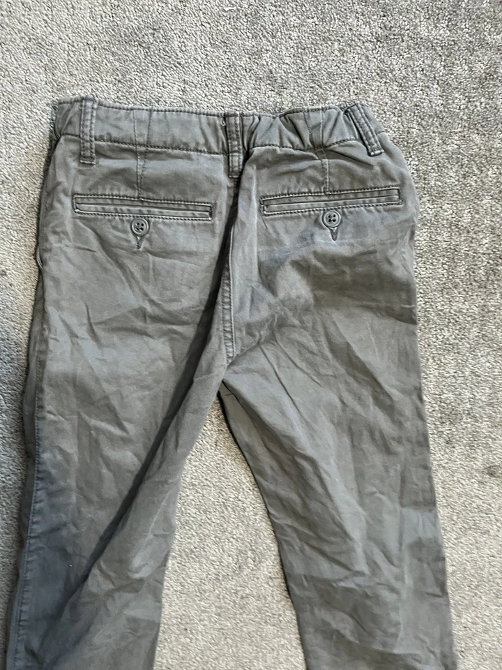 Pantalones chinos Gap para niños gris cintura ajustable talla 7 usados en excelente estado Foto 4 de 4