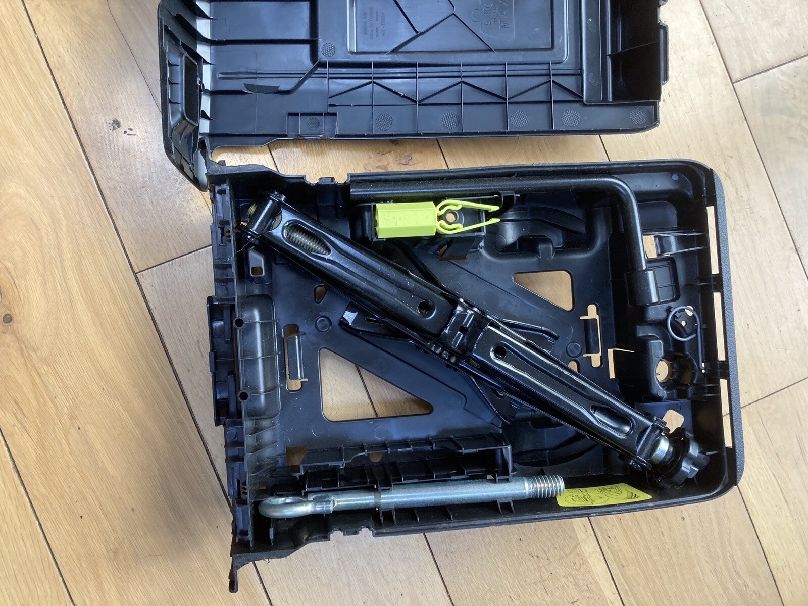 Citroen DIspatch / Peugeot/ Toyota Tool Kit, Wheel Brace & Jack Set