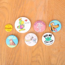 7 Vintage Novelty Pinback Buttons Pluton Garfield Ziggy Crush Friday Frog Amigo
