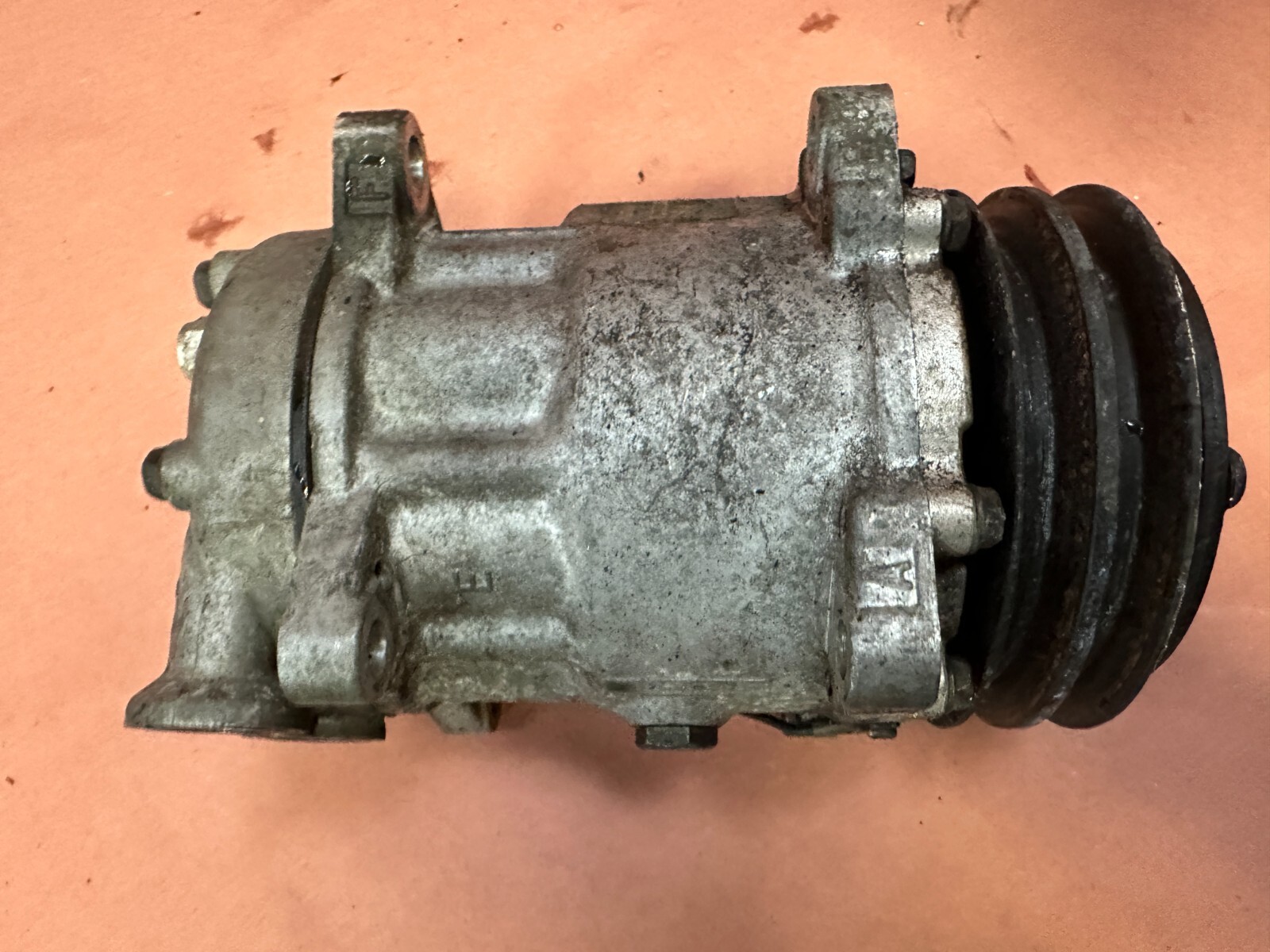 Bentley Brooklands 1994 Compressor with bracket