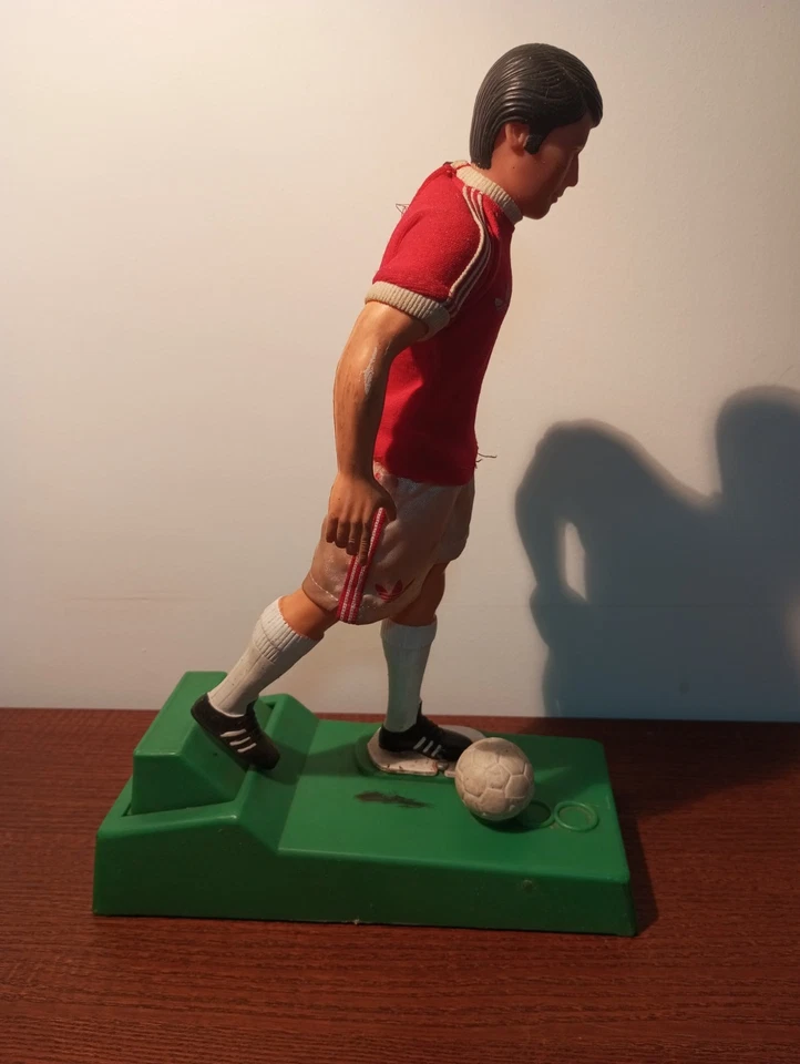 MANEQUIN FOOTBALEUR " ADIDAS " 1978 AVEC SOCLE ET BALLON - Photo 3/4