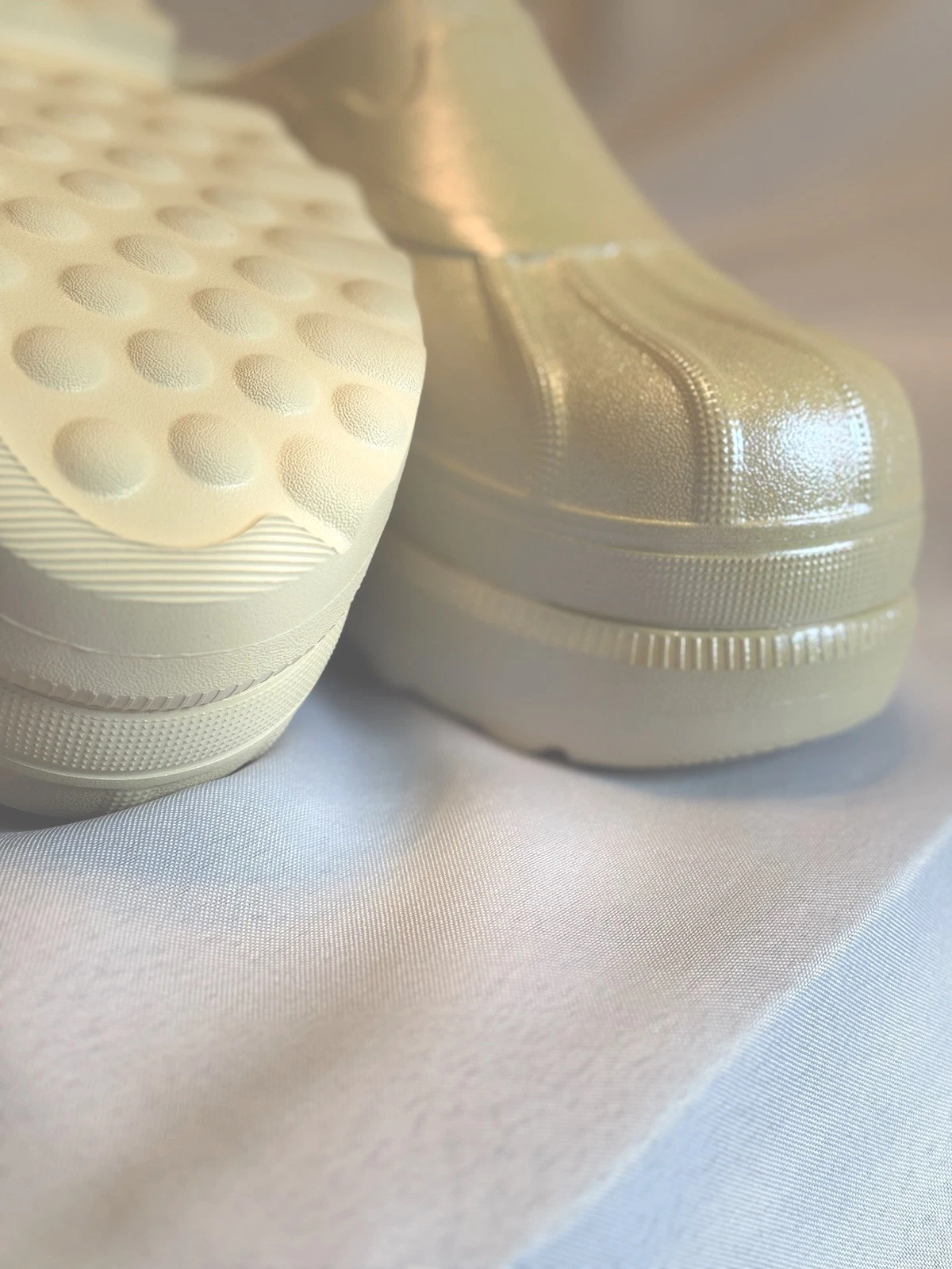 sorel caribou clog pearlized waterproof 