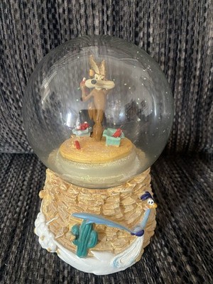 Wile E Coyote Roadrunner Musical Snow Globe 1997 Warner Bros WATER IS GONE