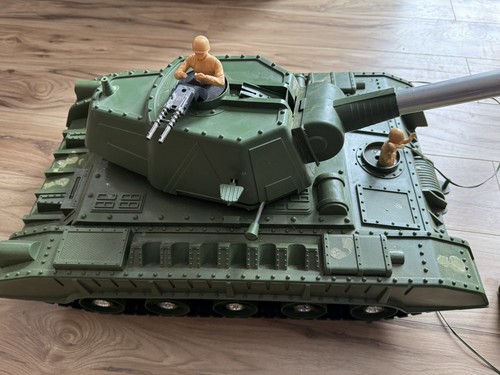Vintage 1960’s Tiger Joe Tank by Deluxe Reading,remote Control + Shells,RUNS !!! - Picture 2 of 19