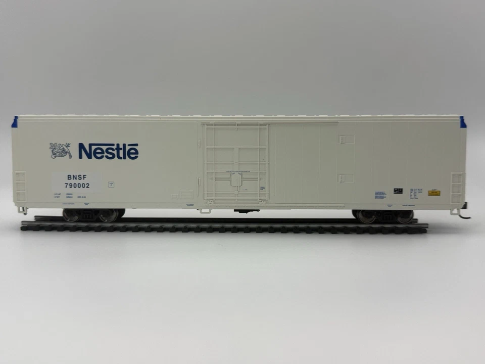 HO Accurail BNSF Nestlé 60’ Boxcar 790002 – Metal Wheels Kadee Couplers - Image 3 of 4