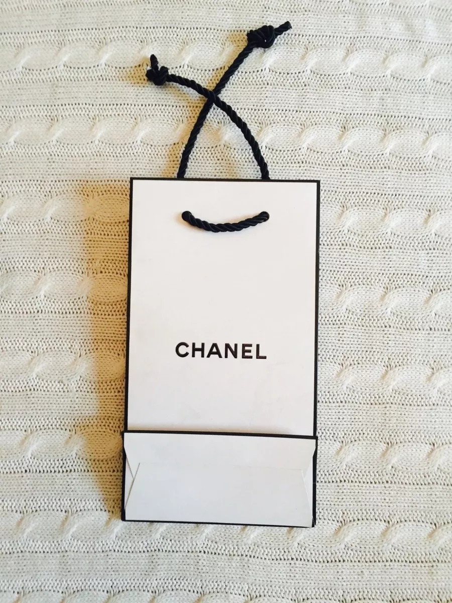 CHANEL Cutest Mini White Paper Bag