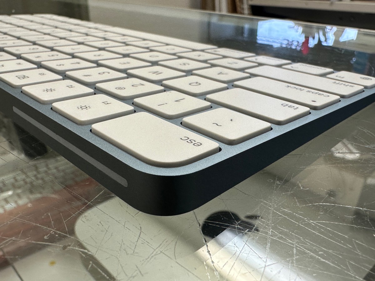 Genuine Apple magic keyboard with Touch ID for M1 Macs Blue