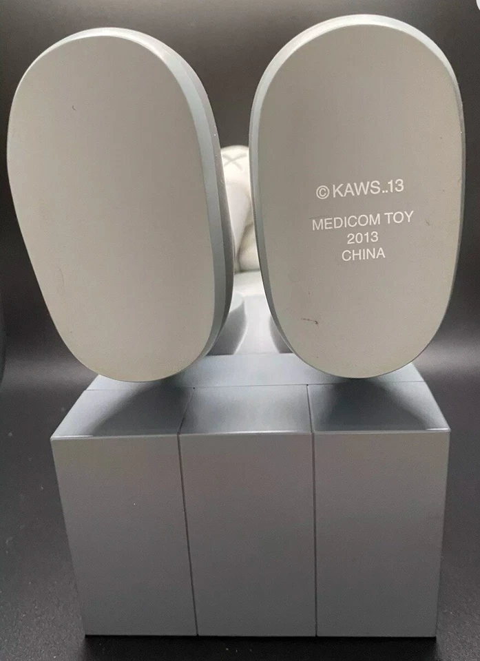 KAWS COMPANION 2013 paso a través gris con caja Foto 3 de 3