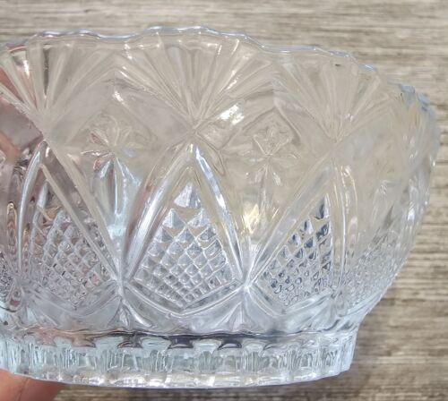 Vintage Small Glass Bowl Pineapple Cut 5" Diameter - Picture 2 of 3