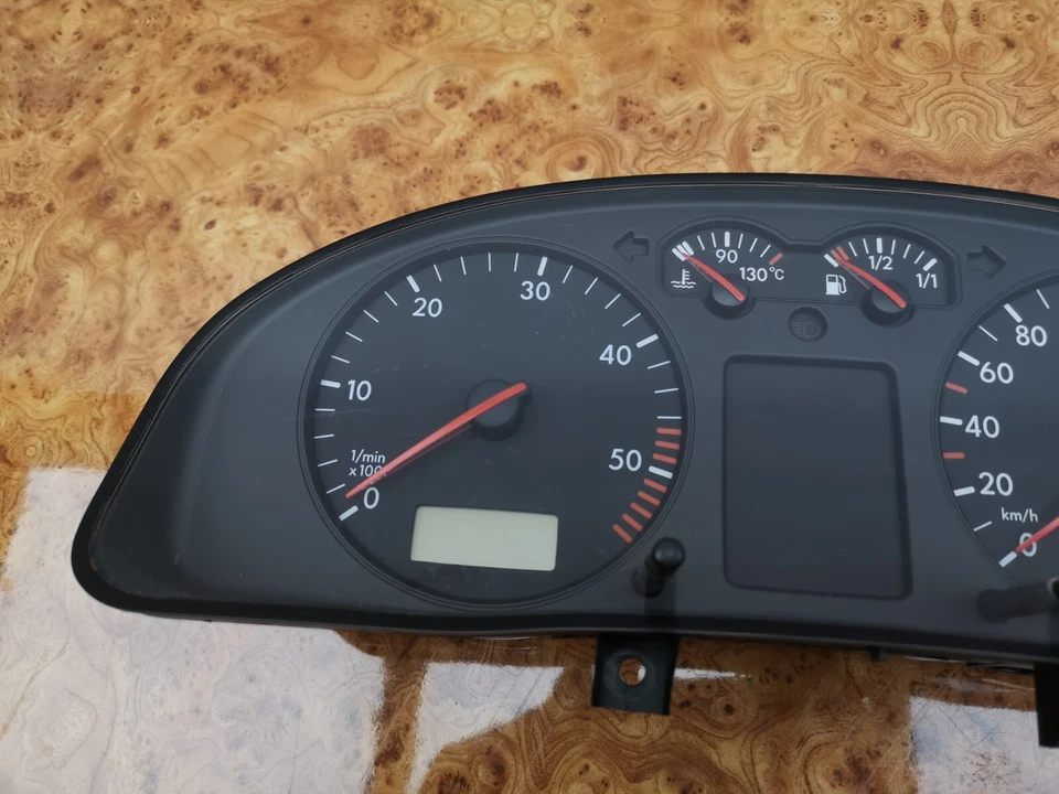 Cuadro de instrumentos velocímetro Volkswagen Passat B5 3B0919881N Foto 2 de 4