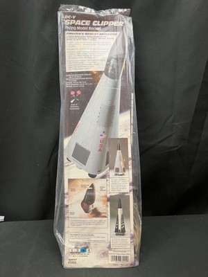 Ultra Rare Quest DC-Y SPACE CLIPPER Finless Flying Model Rocket Kit - Sealed