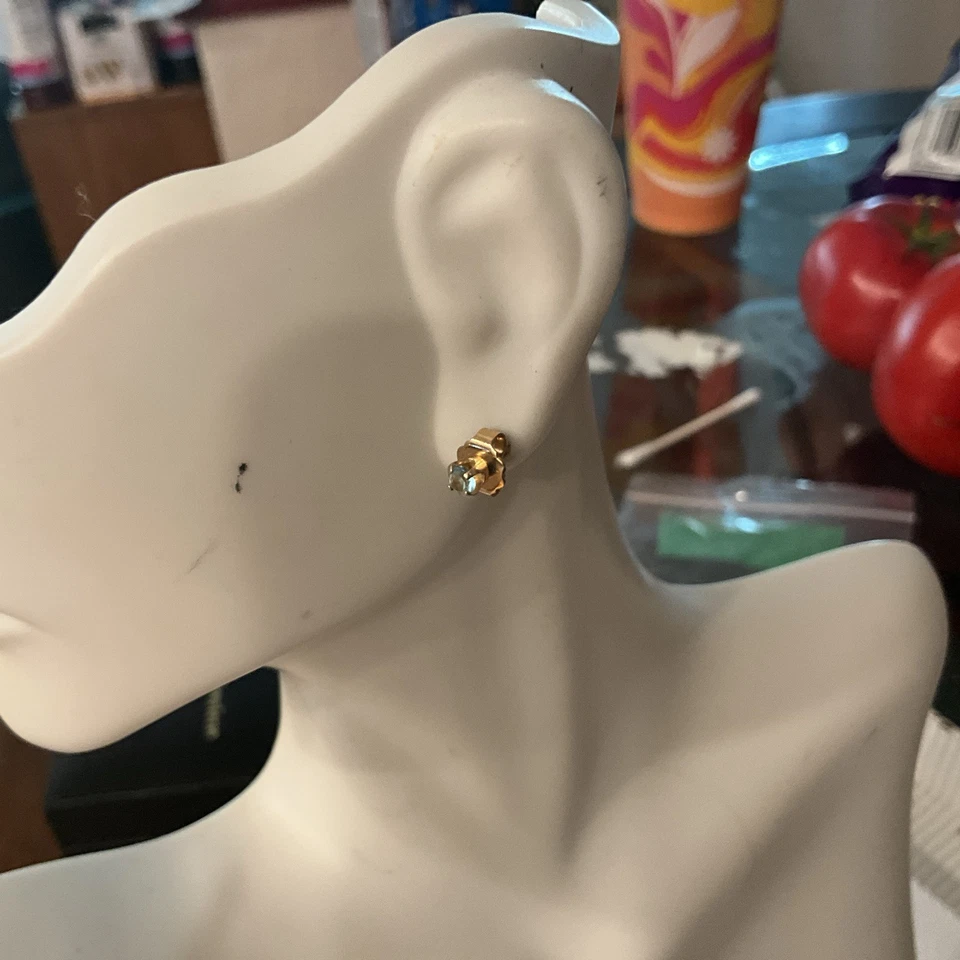 Pendientes pequeños de piedra de nacimiento de marzo de aguamarina de oro amarillo de 14 quilates de 3,5 mm,52 gramos Foto 3 de 4