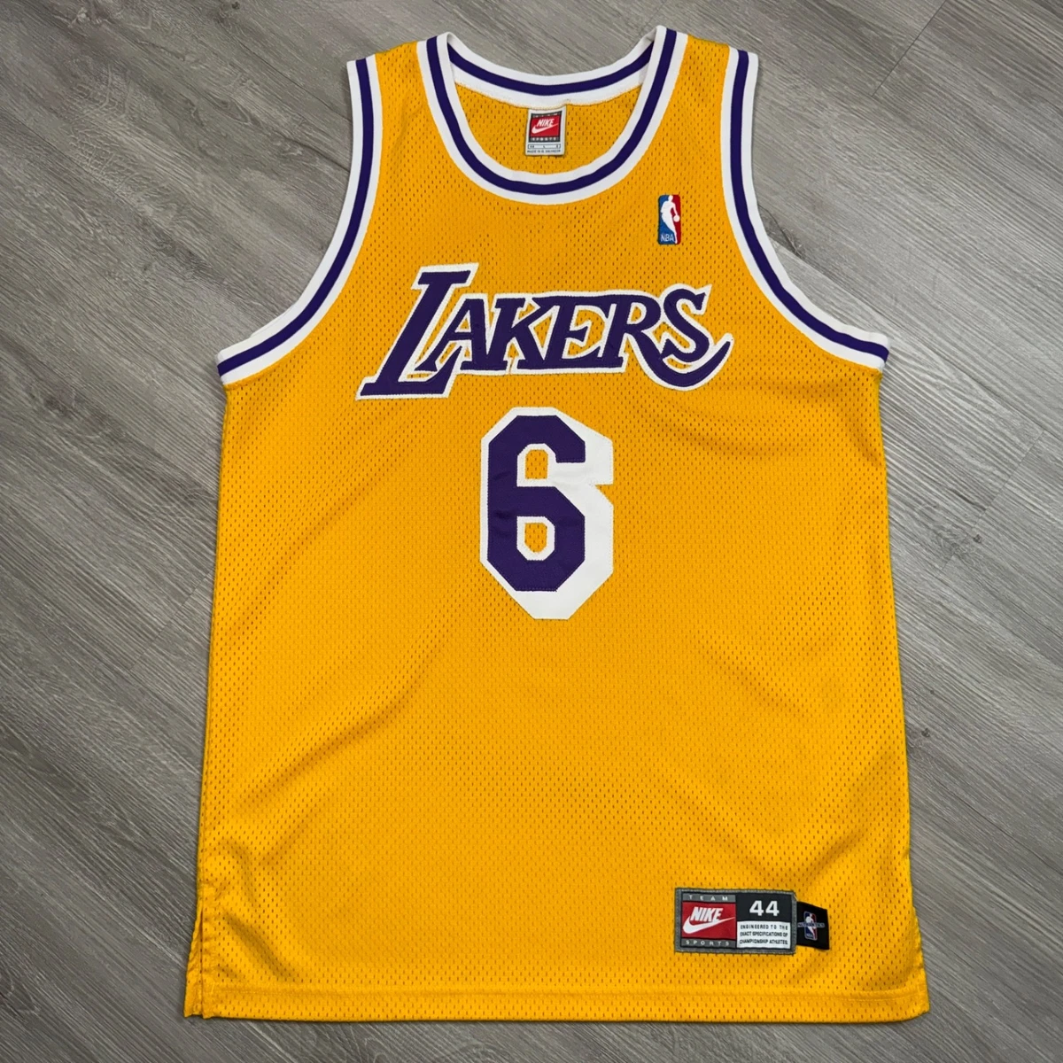 Preços baixos em Nike Los Angeles Lakers Tamanho 44 Roupas e