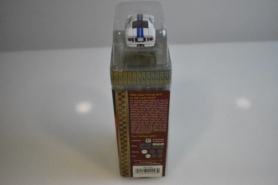 ZipZaps Ford GT Edición Especial Blanco/Azul Micro RC 1:64 Foto 2 de 4