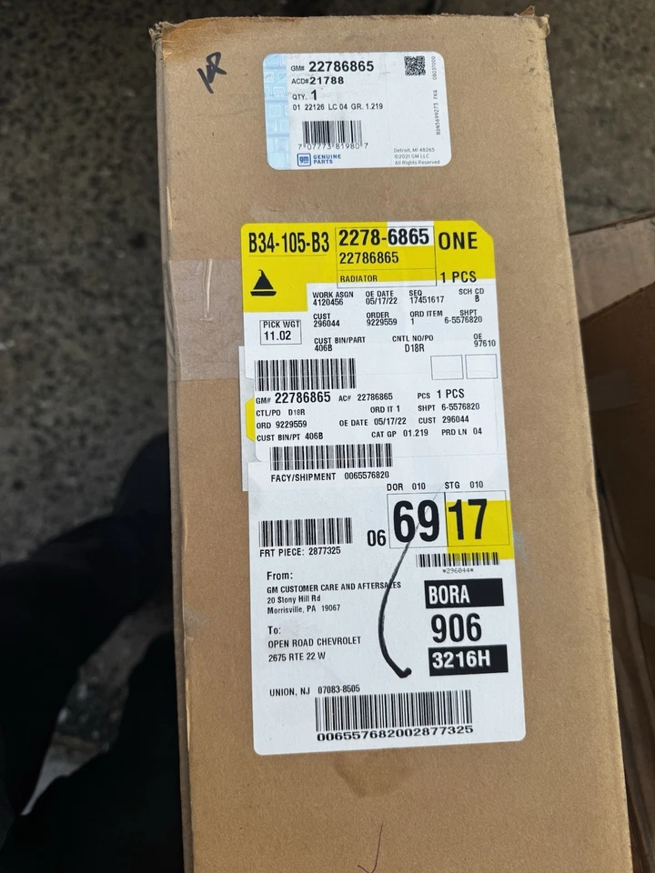 Radiador GM 22786865 genuino para Chevy Camaro 2012-2015 3,6 L 1 fila con transmisión fresca Foto 2 de 2