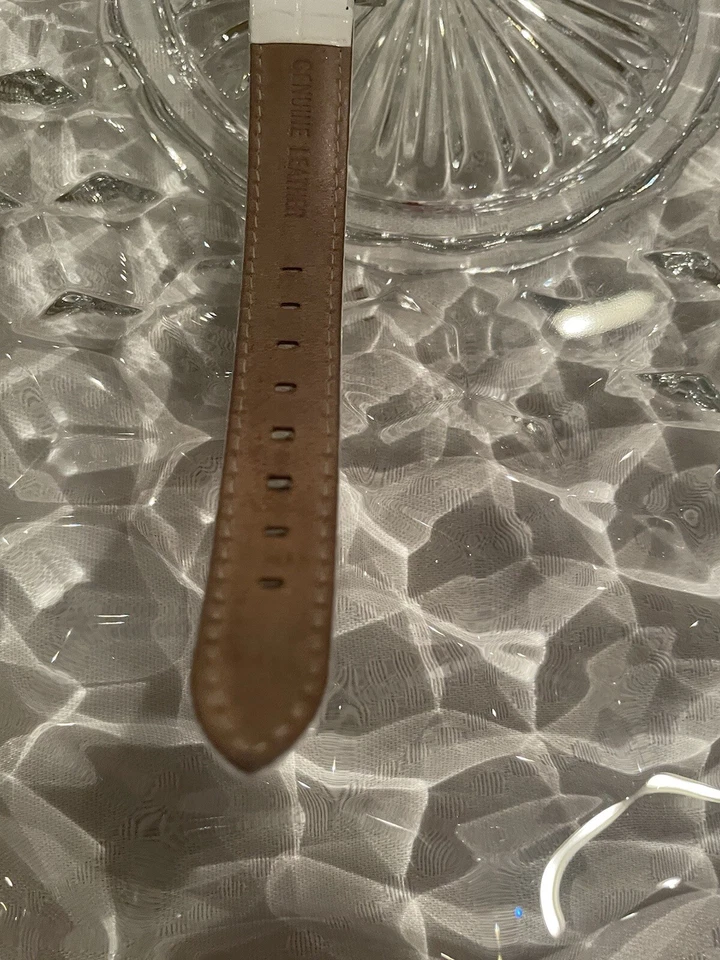 Reloj de pulsera Dedia para mujer correa de cuero con diamantes blancos Foto 4 de 4