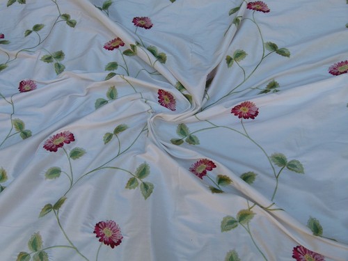 By Yd Kravet Aster On White 100% Silk Embroidered Red Pink Floral Vine RPUSD199Y - Picture 11 of 11