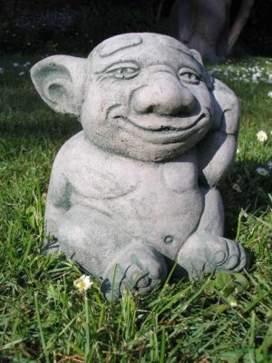 frecher Troll - Babytroll Ohrenbohrer mit Stinkefinger
