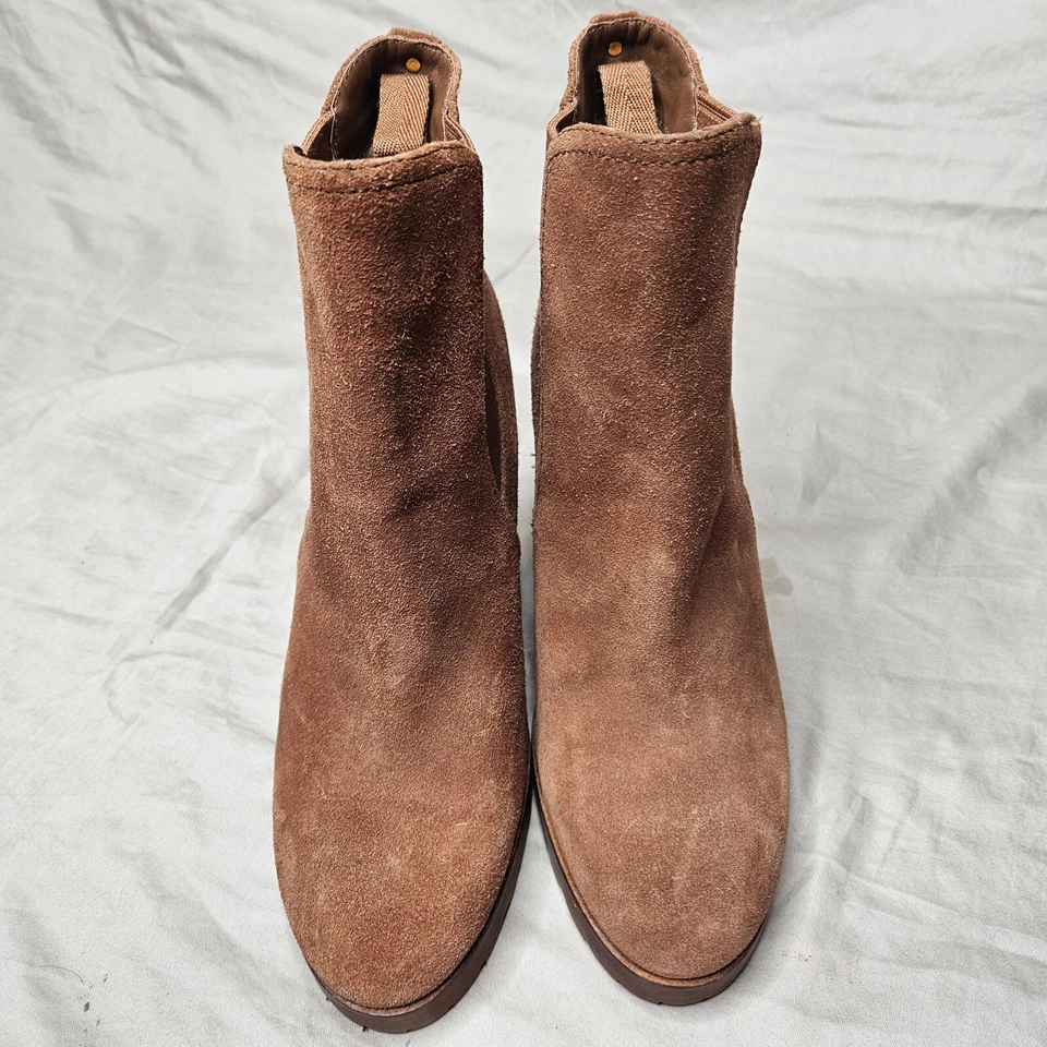 Женские сапоги Michael Kors на танкетке челси 9,5 замшевые кожаные бежевые на каблуках до лодыжки - Изображение 2 из 4