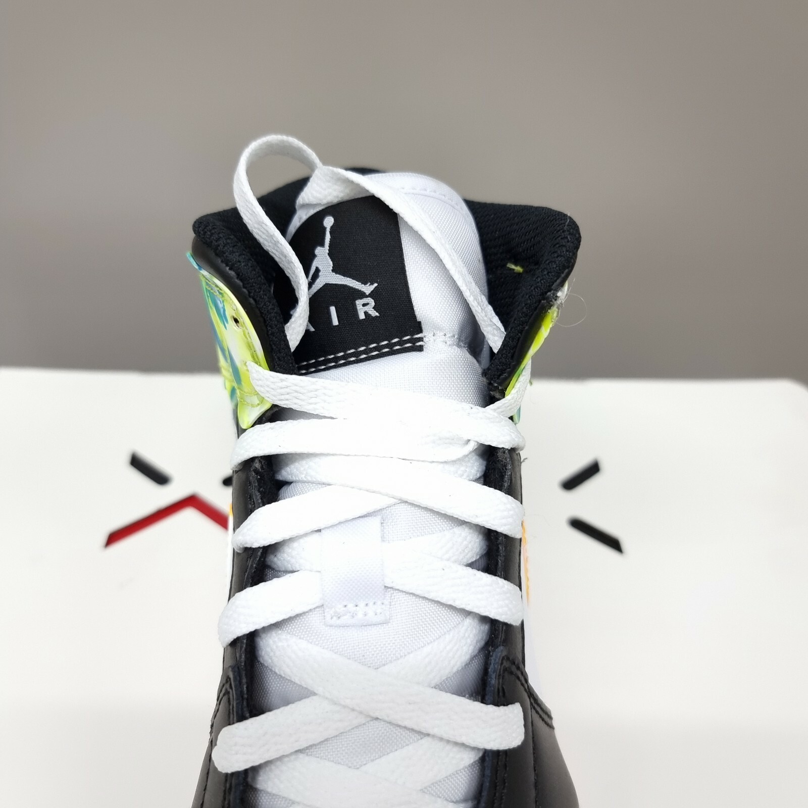NIKE AIR JORDAN 1 MID SE (GS) "DRIP" (DJ6563 038) TRAINERS VARIOUS SIZES image 6