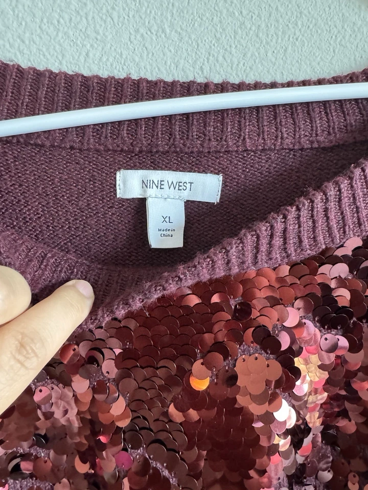 Suéter Nine West Lentejuelas Borgoña XL - Acogedor y Glamoroso Vacaciones Vibraciones Foto 2 de 3