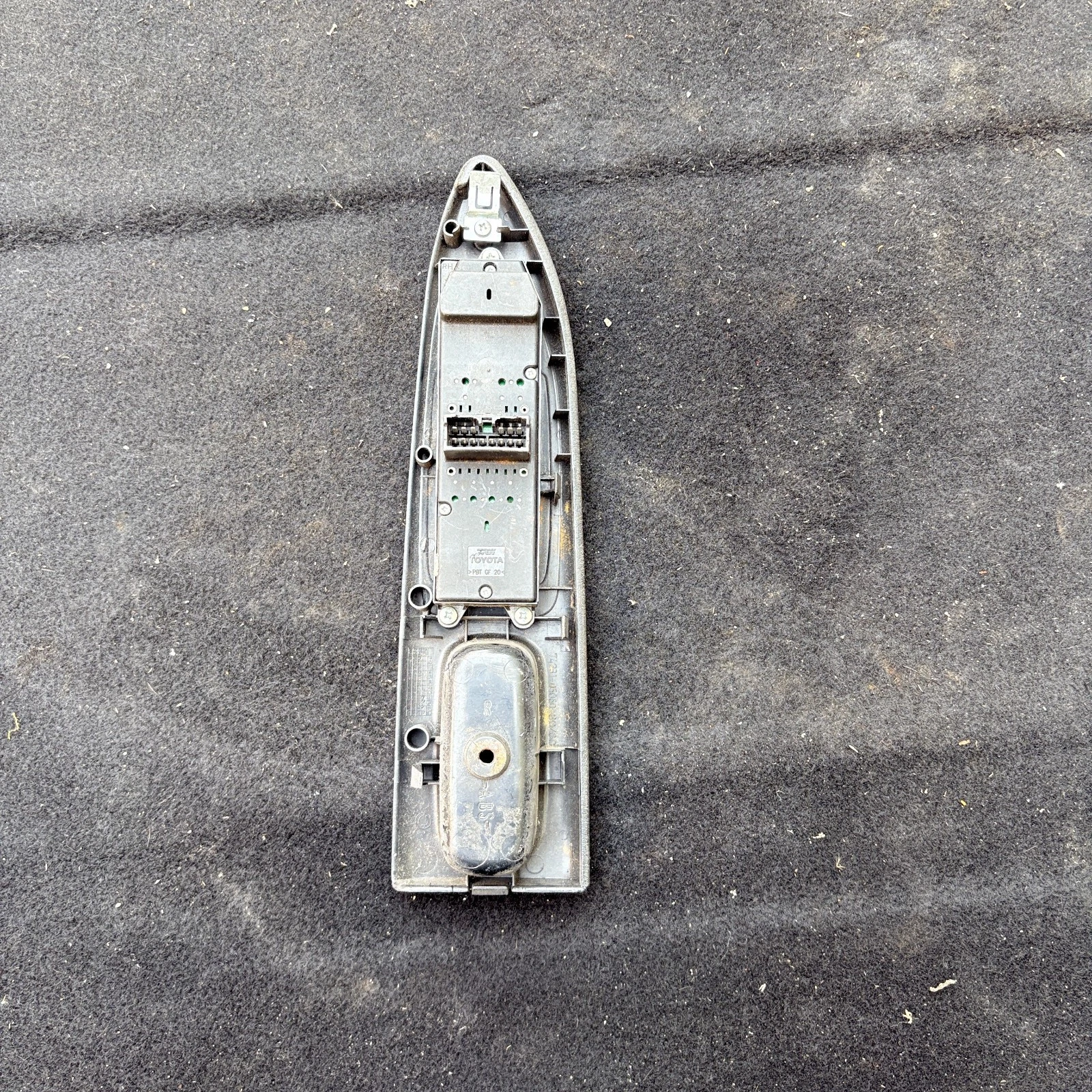 Toyota Avensis T22 driver window switch panel rear view