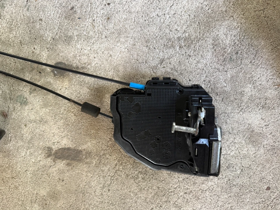 ¡Actuador de cierre de puerta trasero derecho (pasajero) Lexus GS350 2013-2020!!  Foto 3 de 4